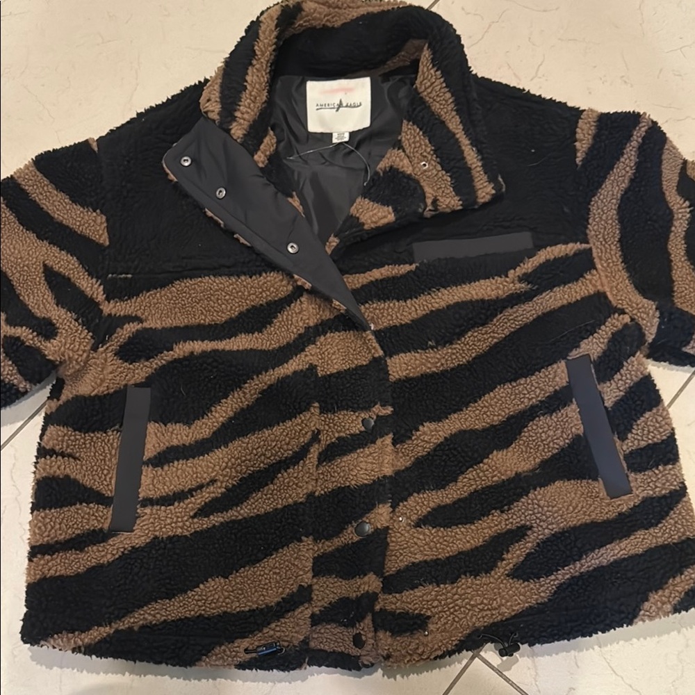 American Eagle women’s teddy coat
